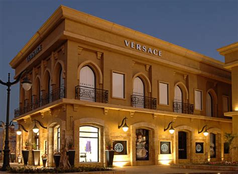 Versace opens flagship store in Saudi Arabia 